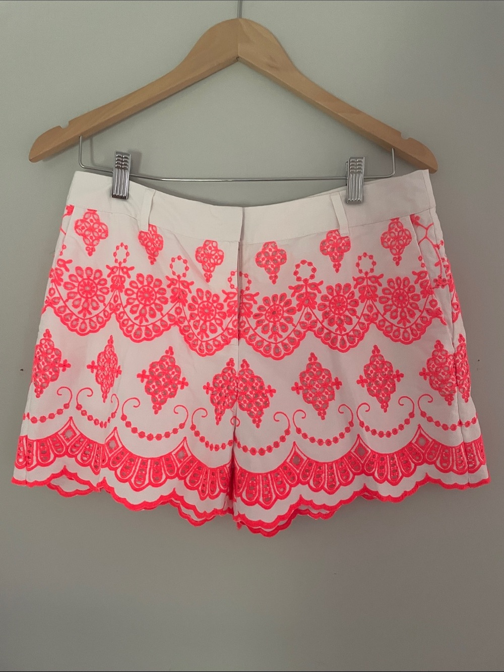 Boden White Shorts with Neon Pink Embroidery size: 6 - Picture 1 of 4